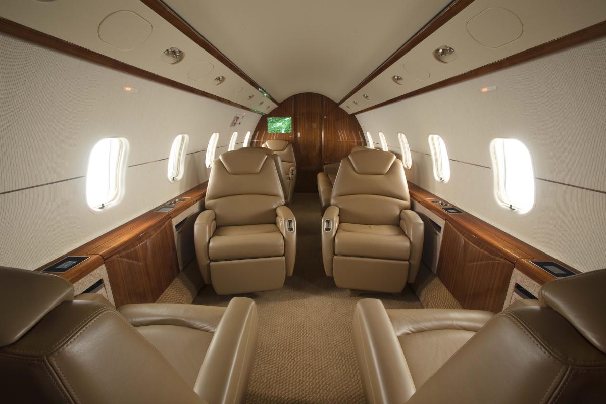 Challenger 300 view for Nantucket charter